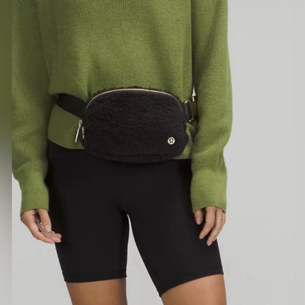 NWT Lululemon Athletica Black Fleece Belt Bag